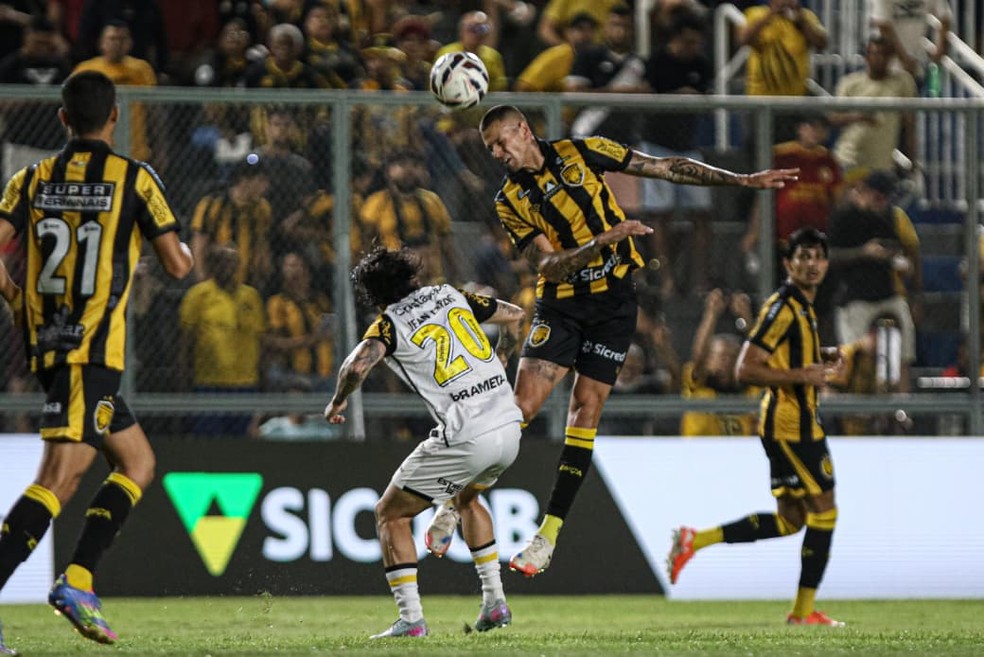 Amazonas x Criciúma em partida da Série B