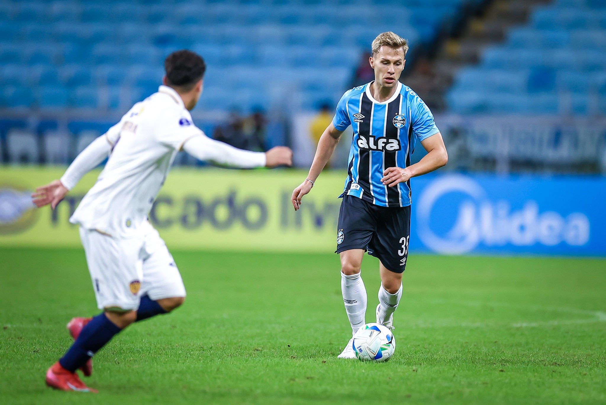 Volante do Grêmio Alcança Maior Sequência da Carreira e se Valoriza para Venda