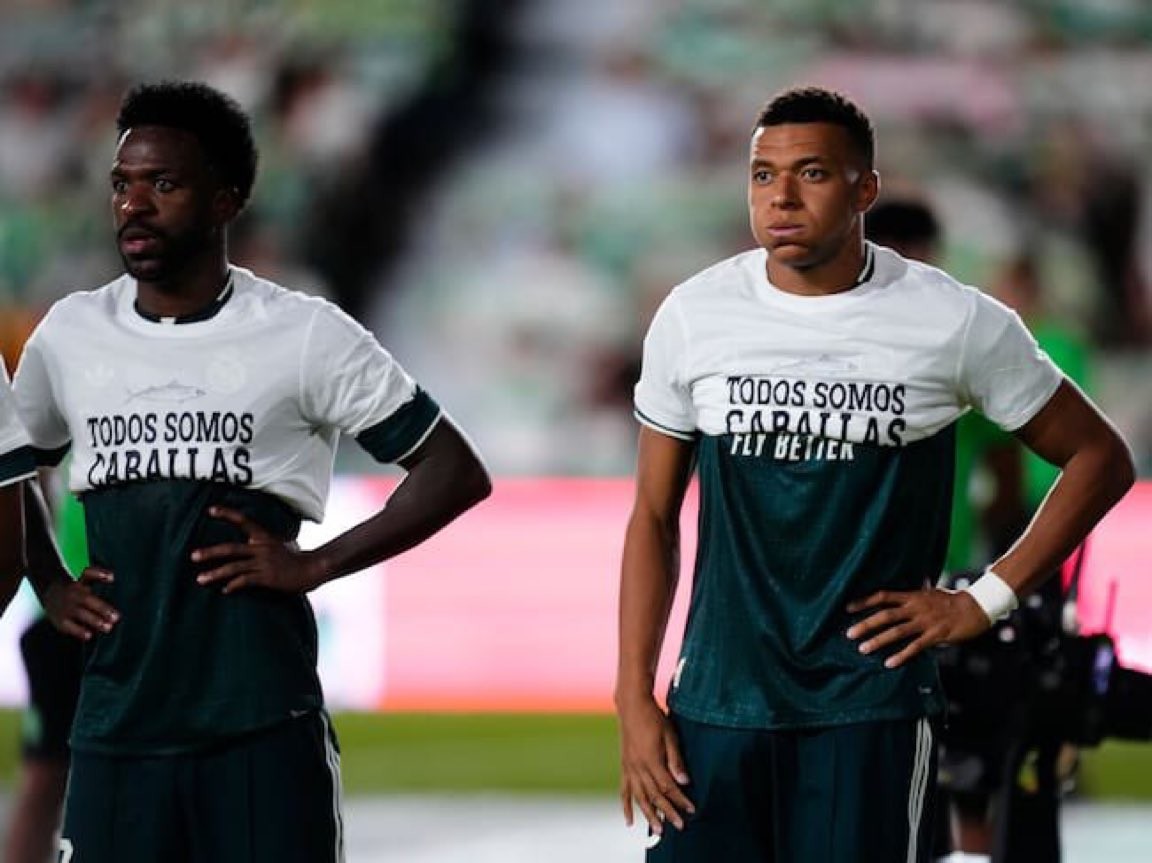 O que era a camisa que Vini Jr. não exibiu antes de jogo do Real Madrid?