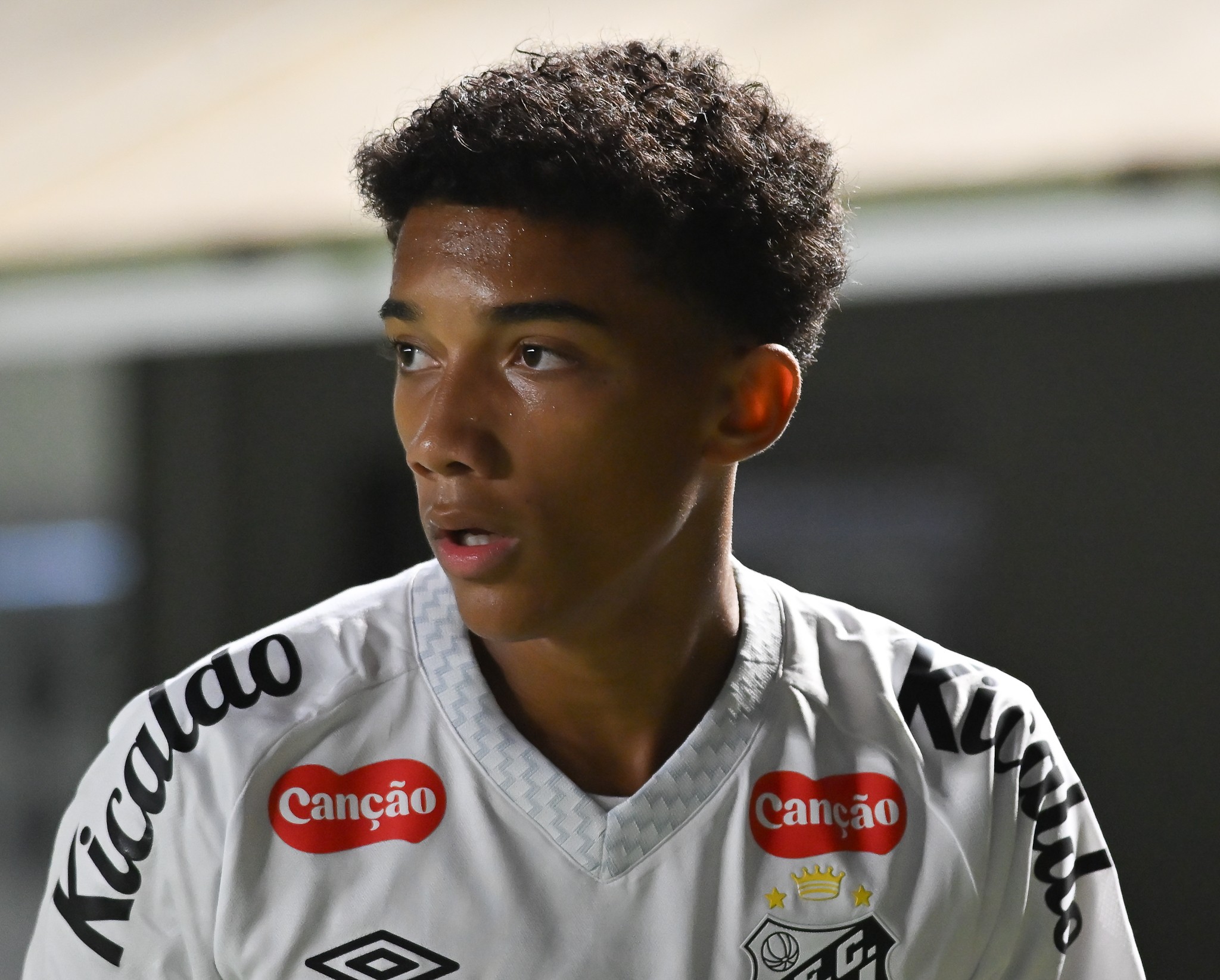 Robinho Jr. aproveita chance no Santos, mas Vojvoda pede cautela; entenda planos para atacante