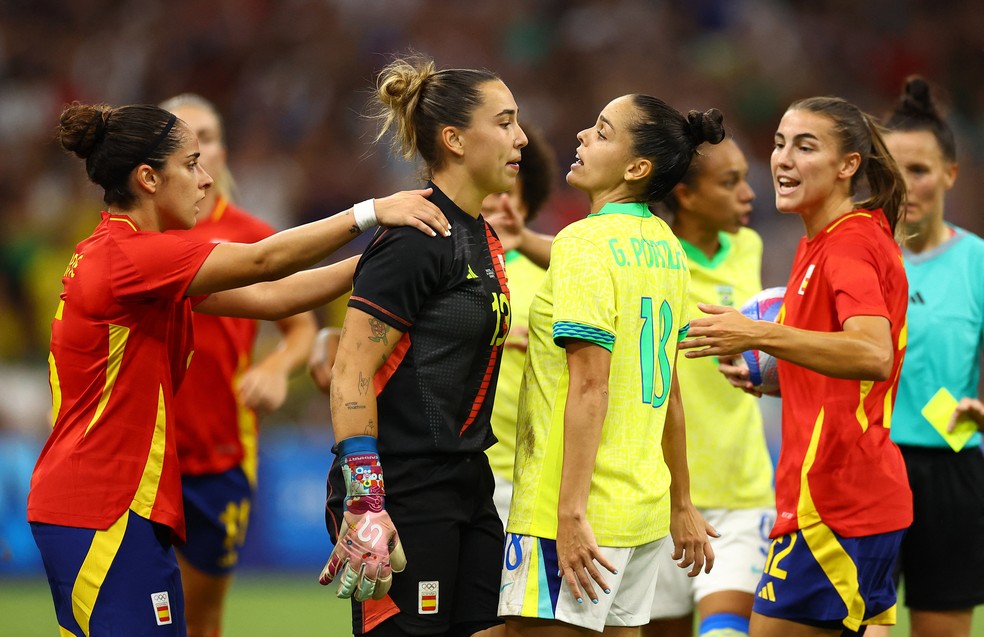 Cata Coll foi alvo de provoca&ccedil;&otilde;es no duelo contra o Brasil &mdash; Foto: Reuters