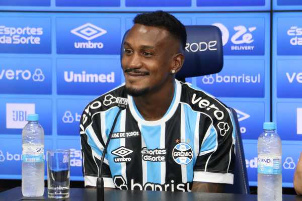 Apresentação de Edenilson no Grêmio: Respostas sobre histórico no rival e profissionalismo.