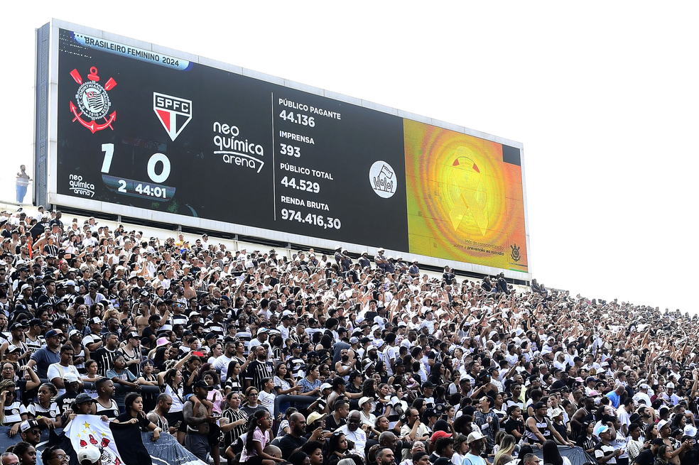 Corinthians renova recorde de público no futebol feminino com 44 mil na  final do Brasileirão | brasileiro feminino | ge