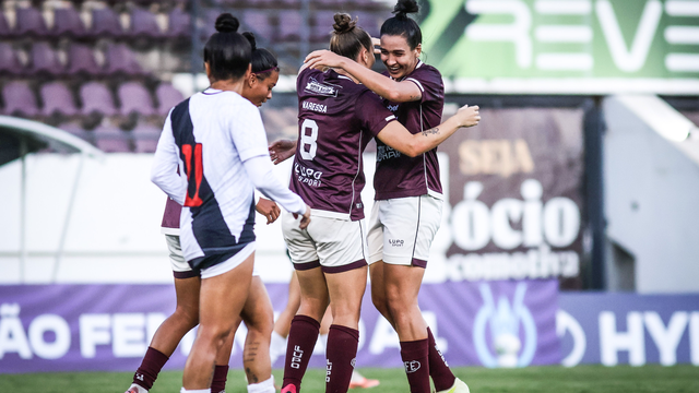Maressa comemora gol da Ferroviária contra o Mixto-MT