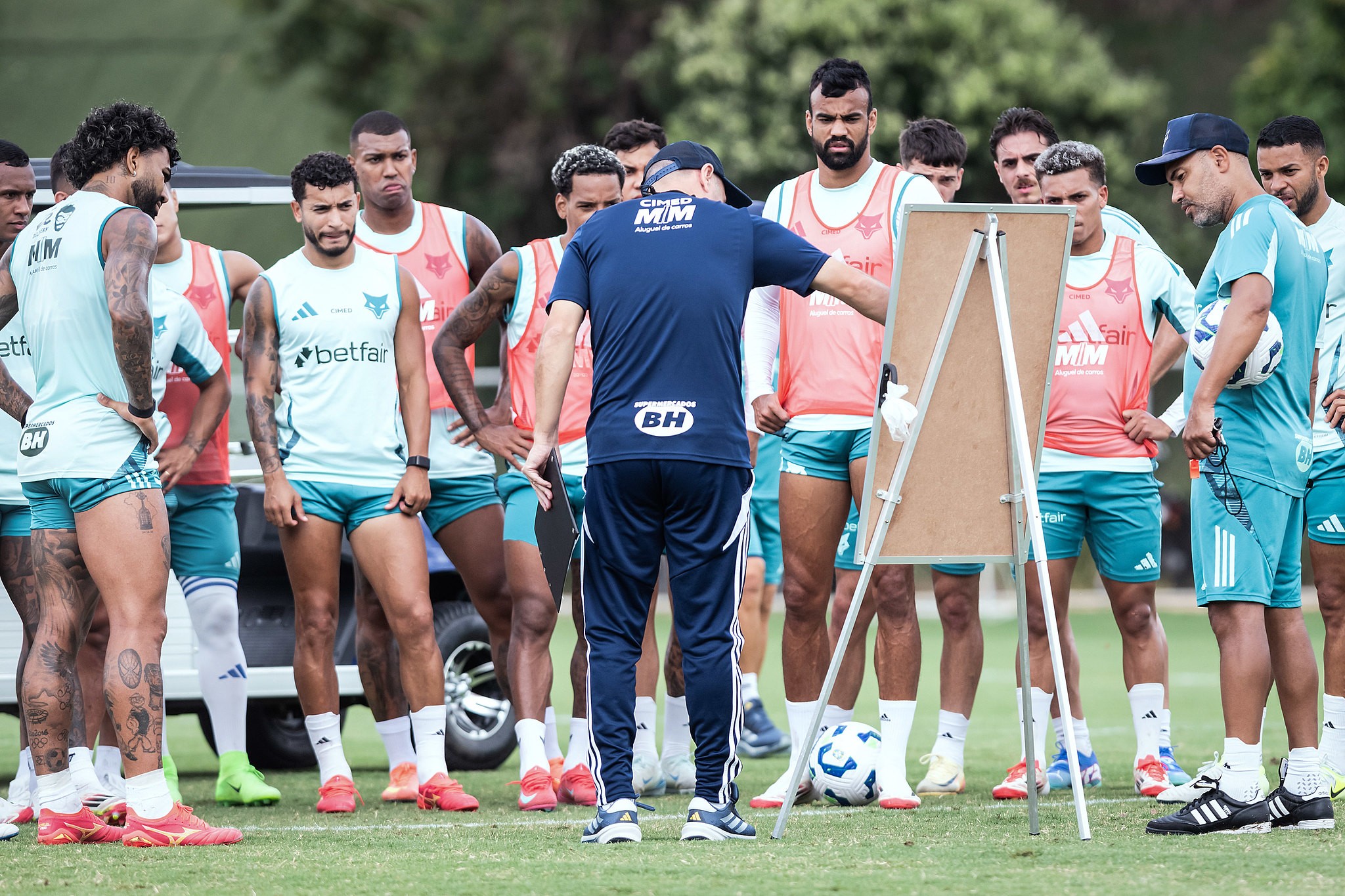 Desfalques e Dúvidas na Escalação do Cruzeiro para Enfrentar o São Paulo