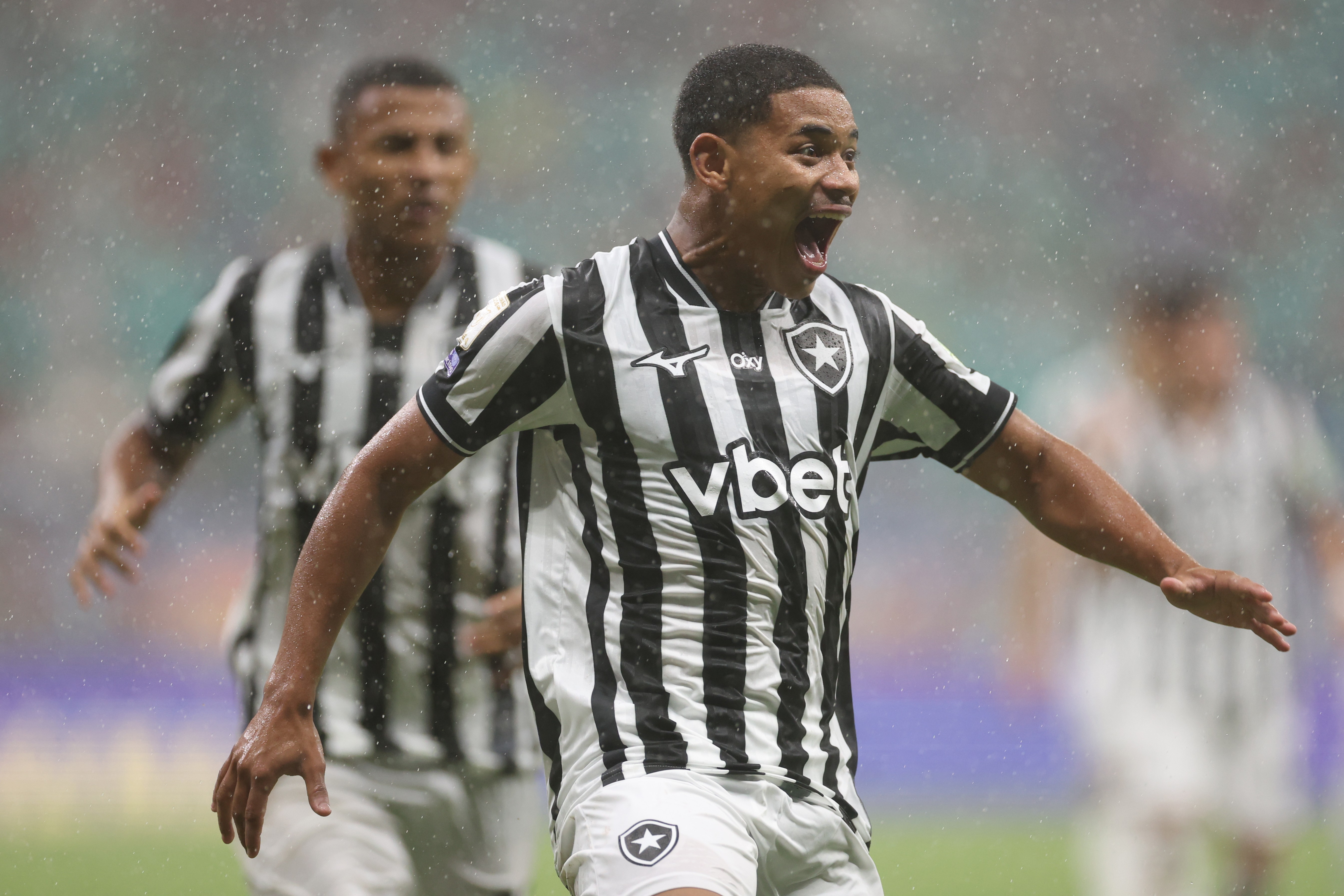 Tite define Huguinho como 5/8 e volante busca vaga no Botafogo