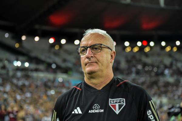 Dorival elogia estreantes e critica arbitragem em derrota do São Paulo: 