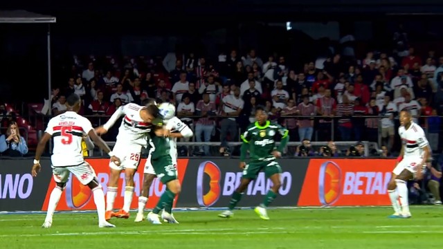 Disputa entre Pablo Maia e Raphael Veiga em São Paulo x Palmeiras