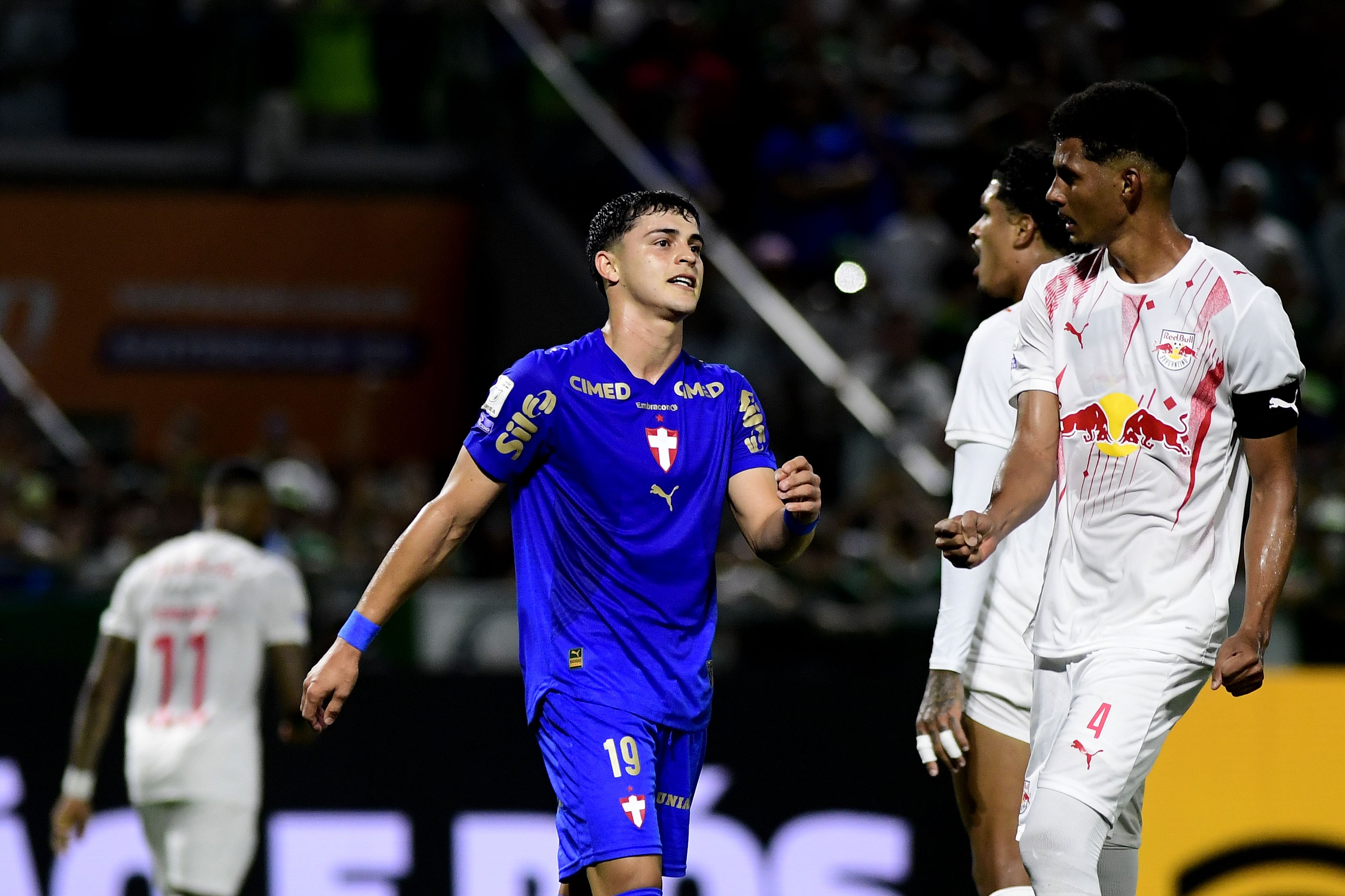 Roque e Sosa são dúvidas, e Palmeiras busca opções no ataque para clássico contra o Santos