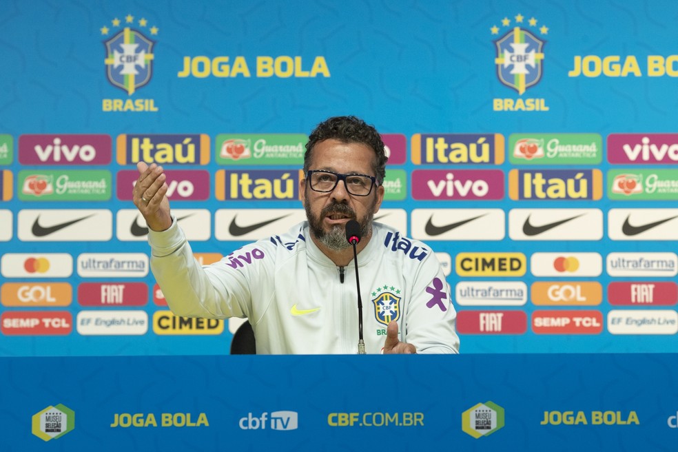 cleber xavier, coletiva da seleção brasileira na granja comary — Foto: Lucas Figueiredo/CBF