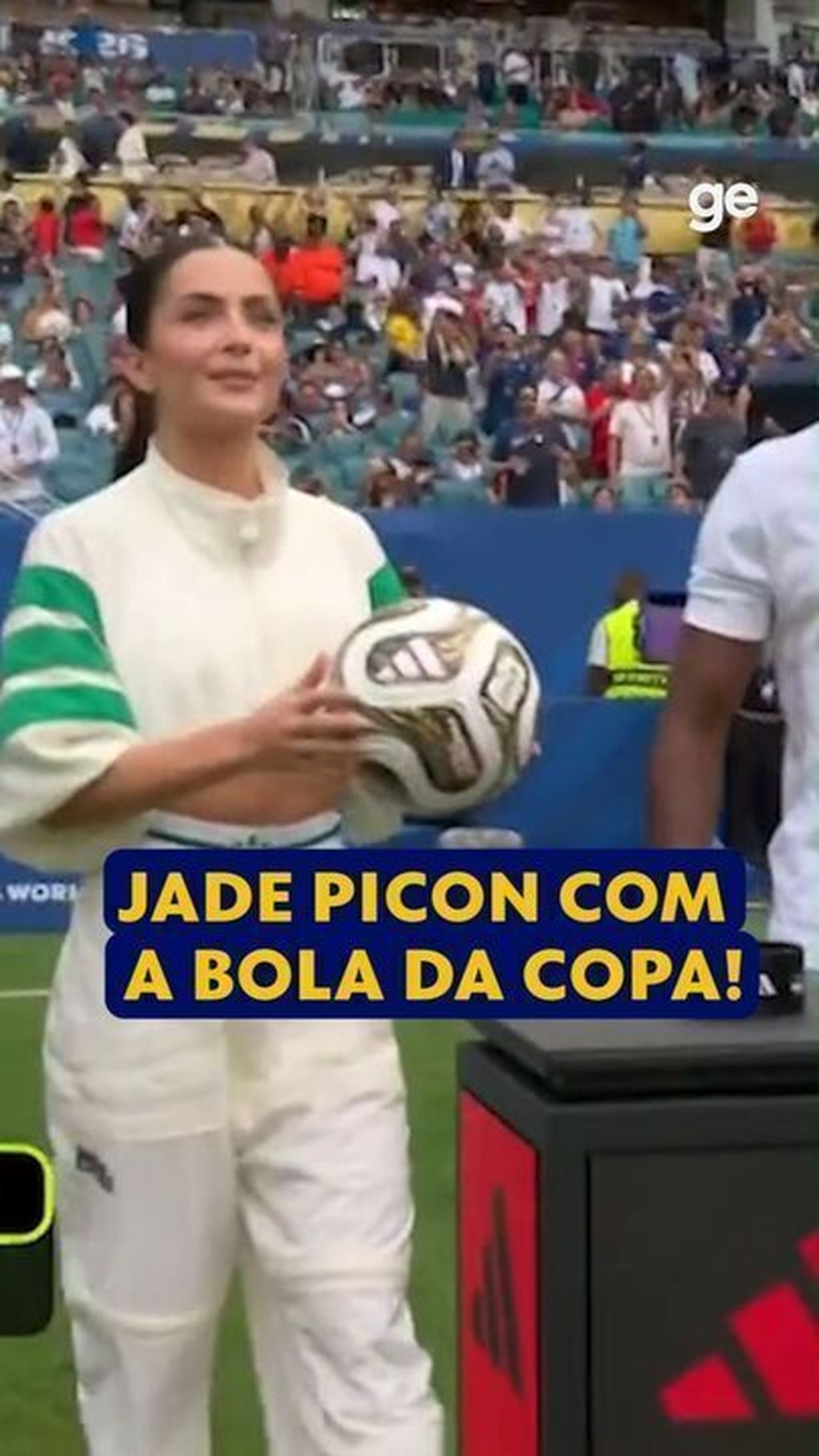 Entenda por que Jade Picon foi a responsável por levar a bola do jogo entre França e Inglaterra