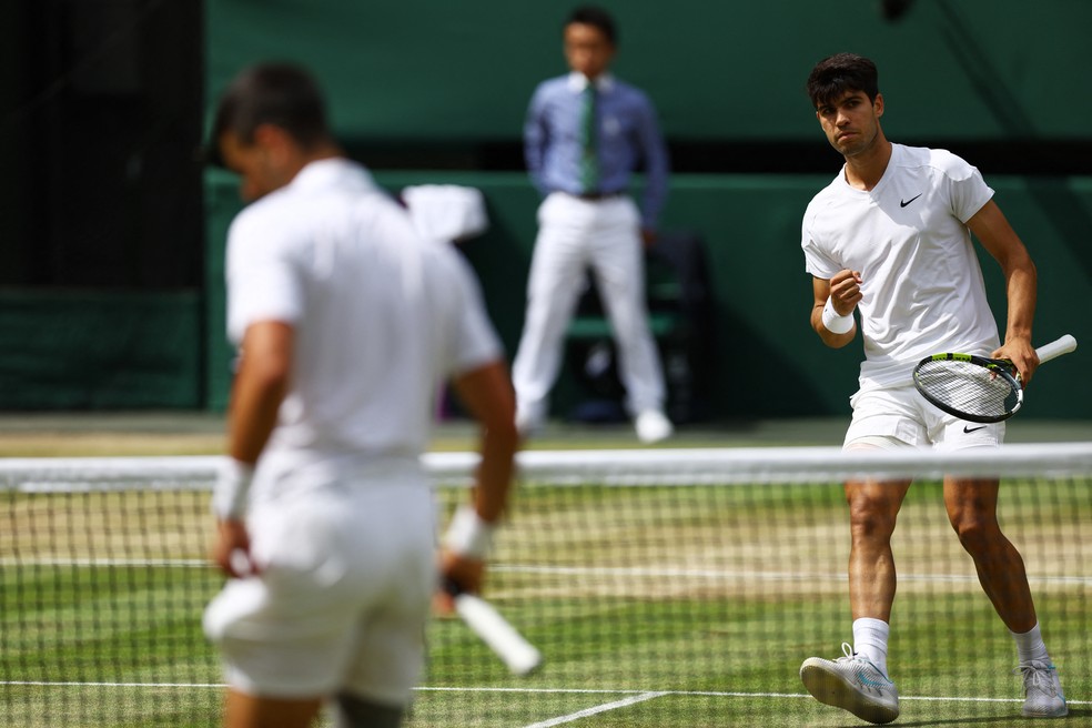 Alacaraz e Djokovic fazem final em Wimbledon — Foto: Reuters