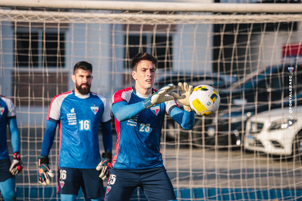 Renan Ribeiro é descartado, e Coritiba fecha a contratação do goleiro ...