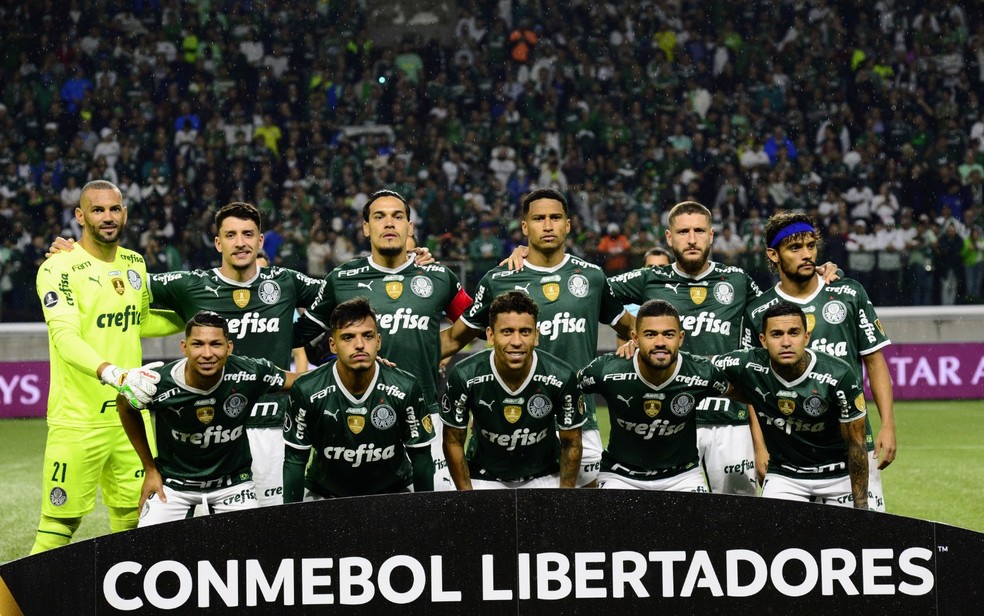 Time do Palmeiras antes de jogo contra o Athletico, pela Libertadores do ano passado — Foto: Marcos Ribolli