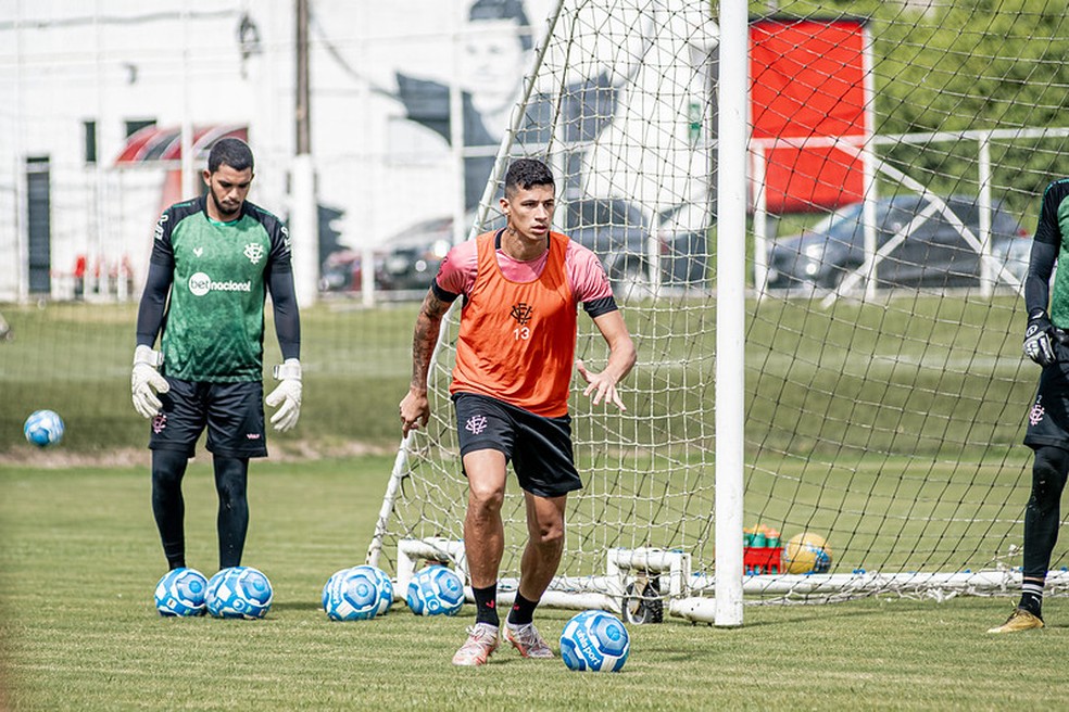 Vila Nova toma empate do líder Vitória fora de casa e soma mais um