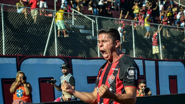 Osvaldo marca único gol em Vitória x Bahia de Feira
