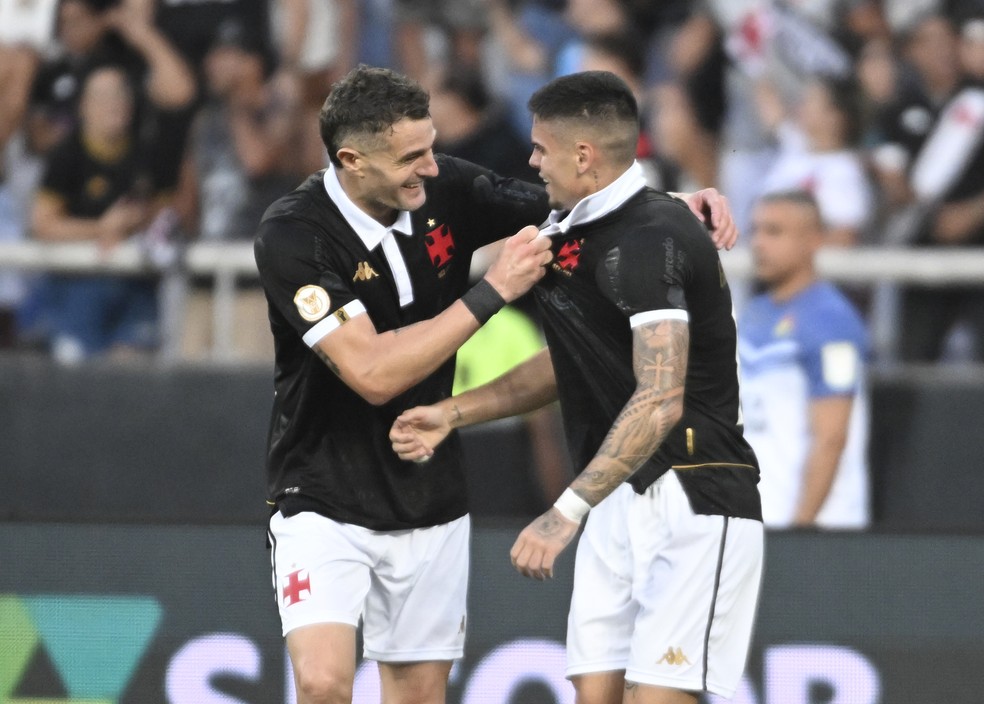 Pec e Vegetti s�o respons�veis por 60% dos gols do Vasco no Brasileir�o � Foto: Andr� Dur�o/ge