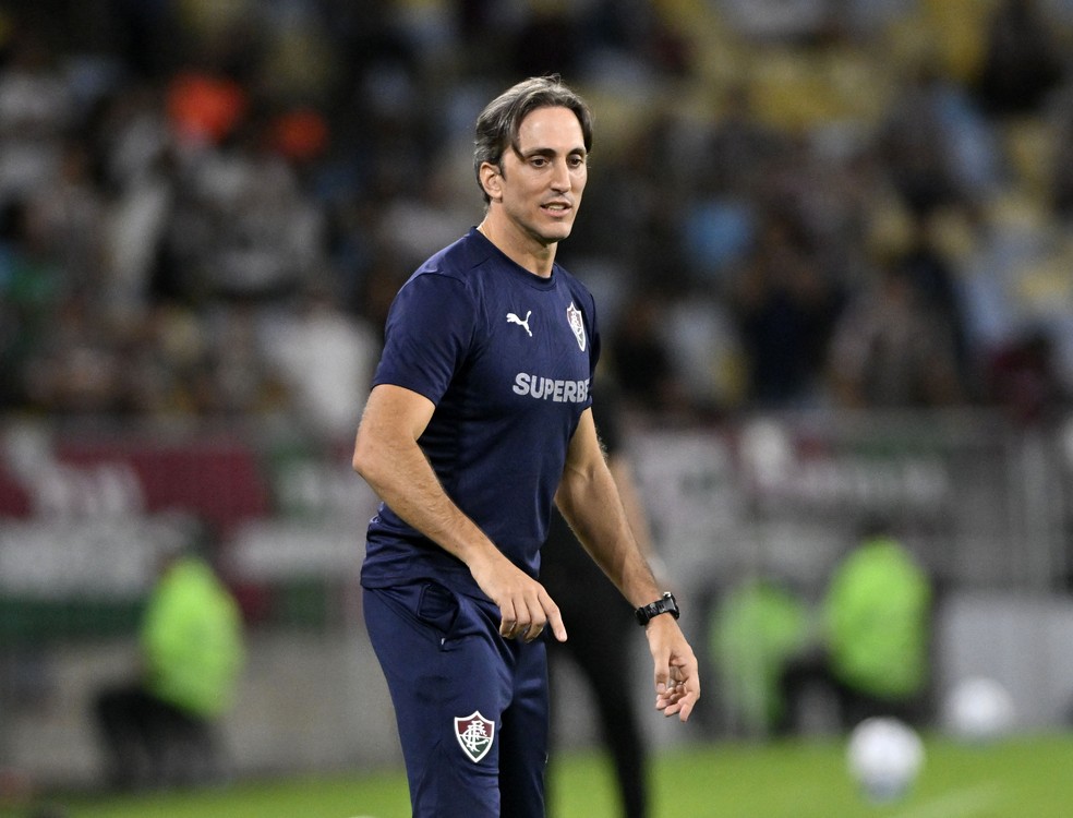 Luis Zubeldía conquista torcida com classificação e já projeta futuro no Fluminense