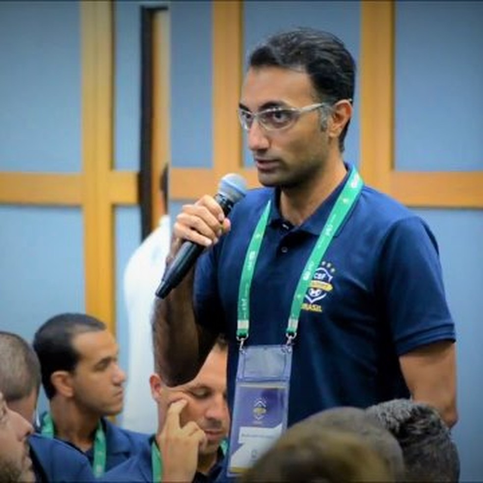 Técnico iraniano sofre xenofobia em estreia no Campeonato