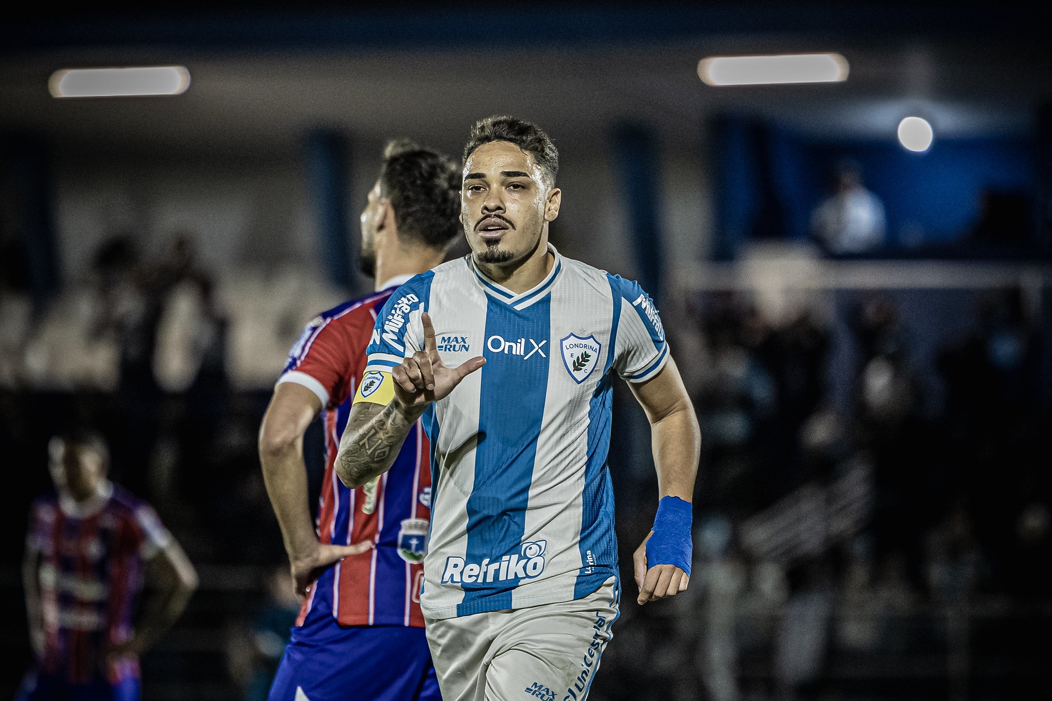 Londrina anuncia renovação de contrato com o atacante Iago Teles | Ge