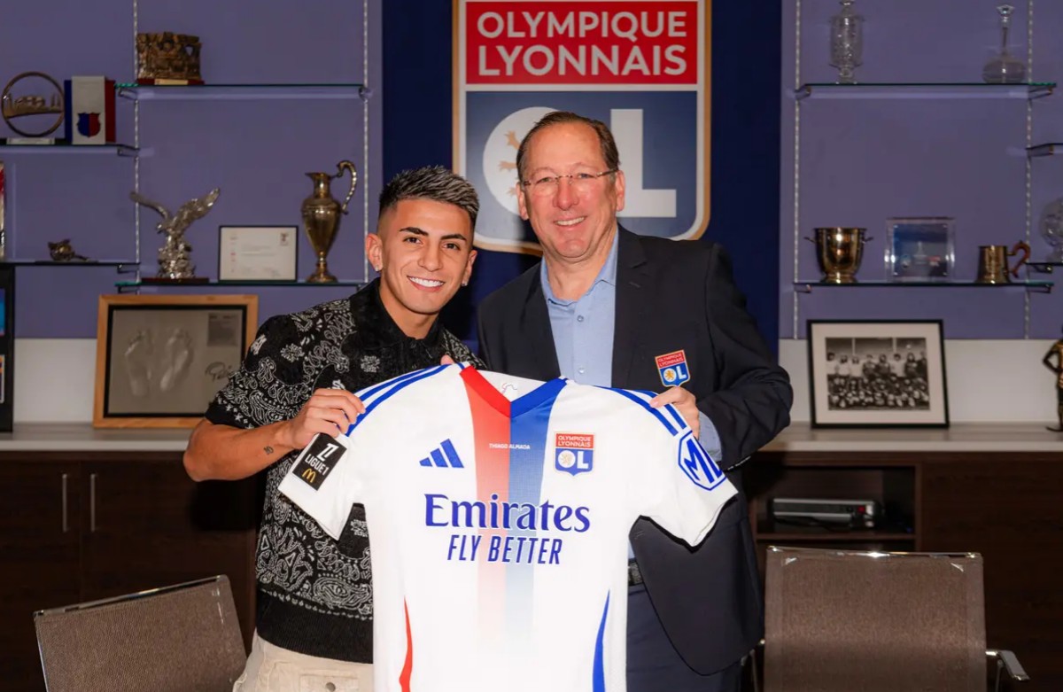 Lyon anuncia a contratação de Thiago Almada, do Botafogo