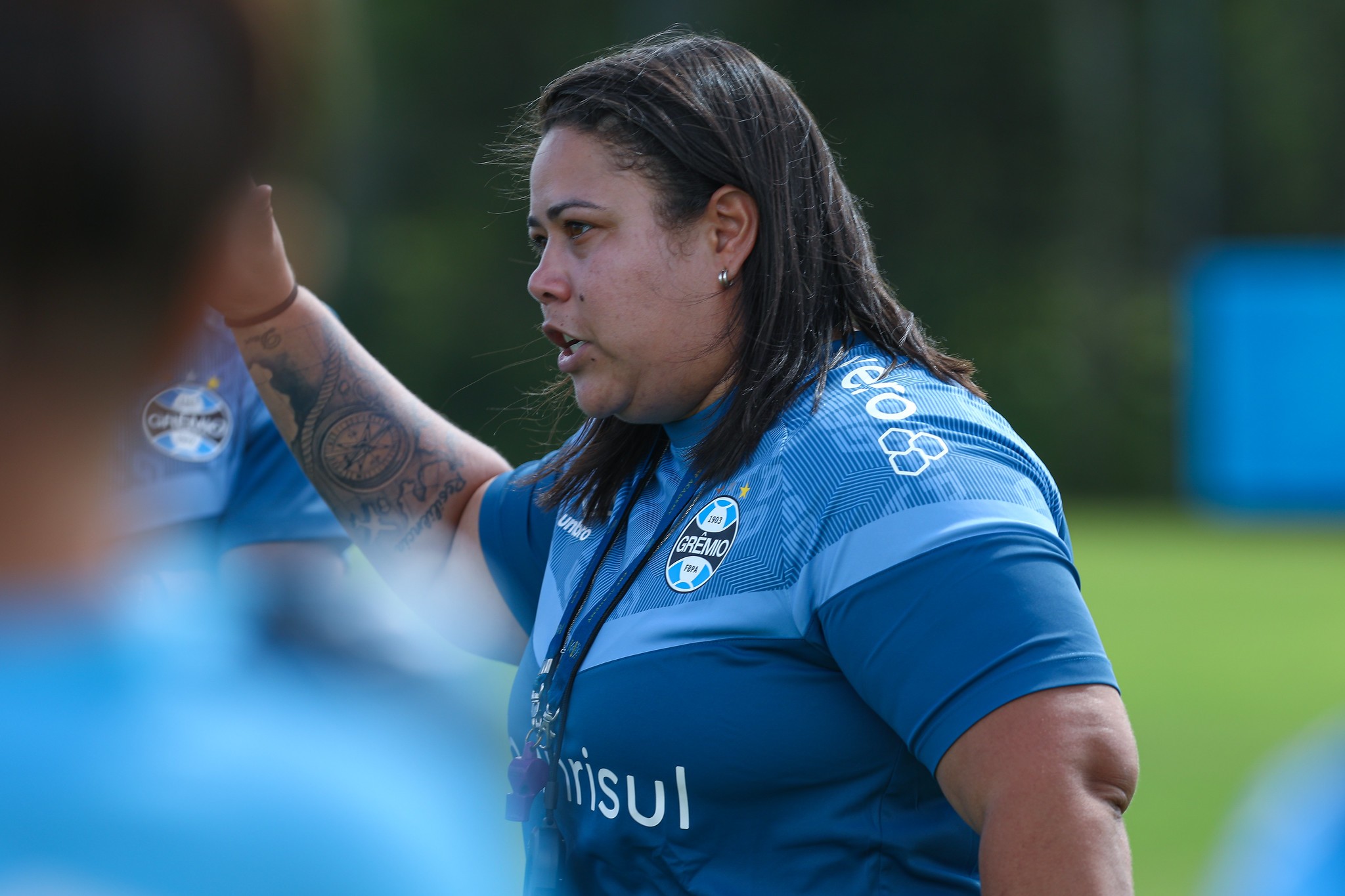 Grêmio anuncia saída da técnica Thaissan Passos do time feminino