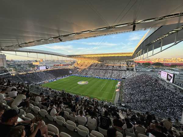 Corinthians bate recorde de público em 2024 na arena, superando o Santos.