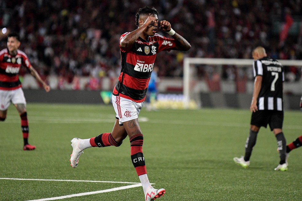 Bruno Henrique, do Flamengo, faz o chororô contra o Botafogo — Foto: Thiago Ribeiro/AGIF