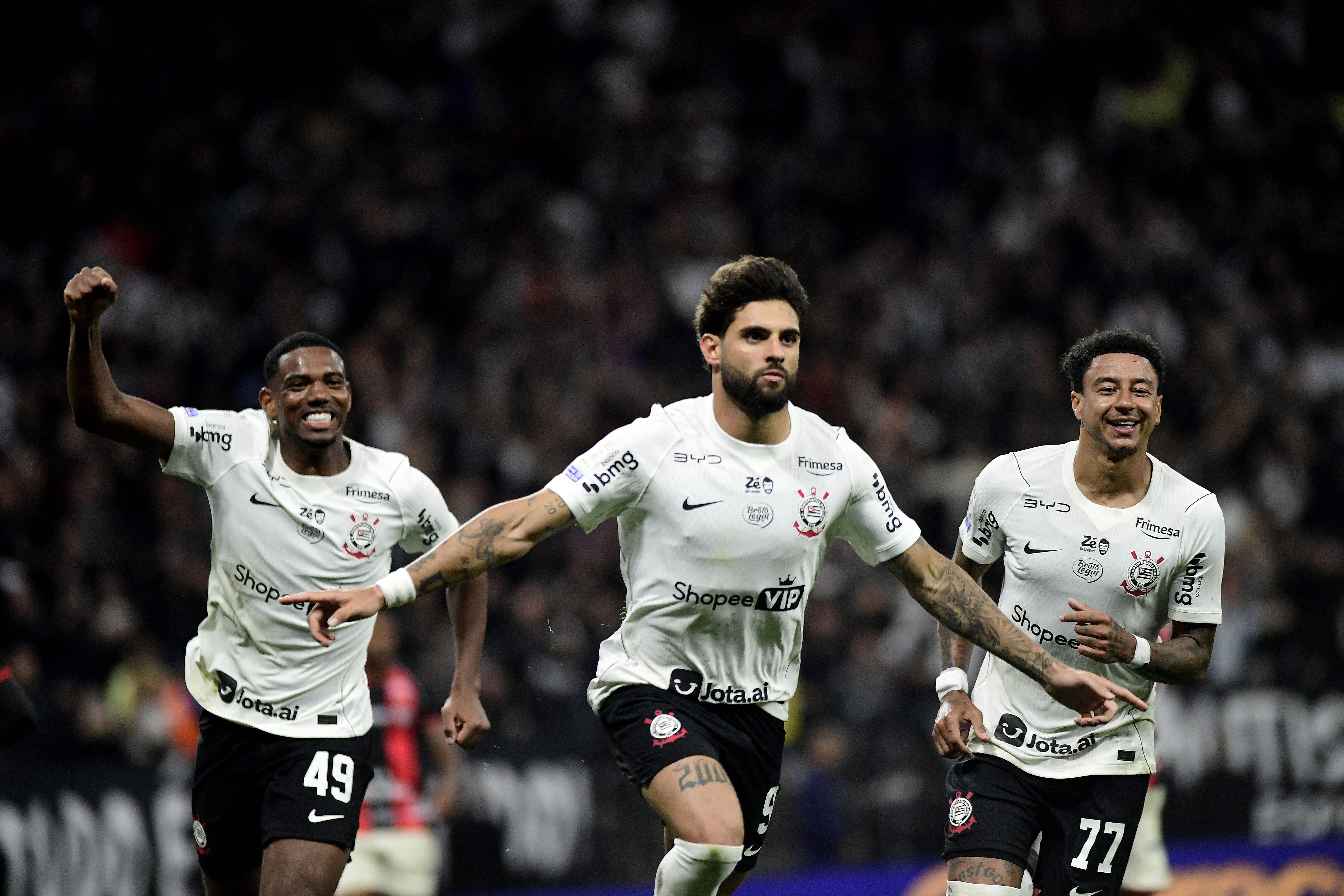 Corinthians x Vitória: CBF divulga análise do VAR em lances de pênalti e impedimento