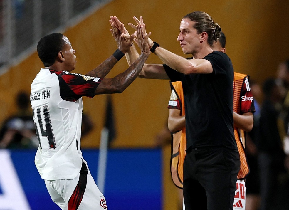 Wallace Yan e Filipe Luís em Los Angeles FC x Flamengo — Foto: REUTERS/Amanda Perobelli