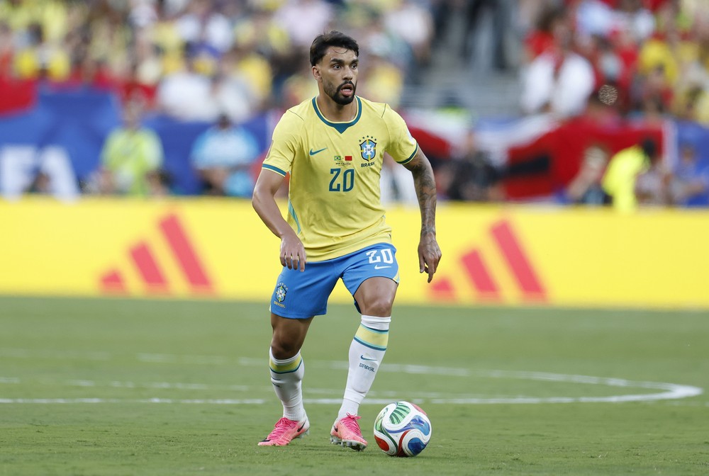 Diretor do Flamengo reage à estreia do Brasil e avalia dupla do clube