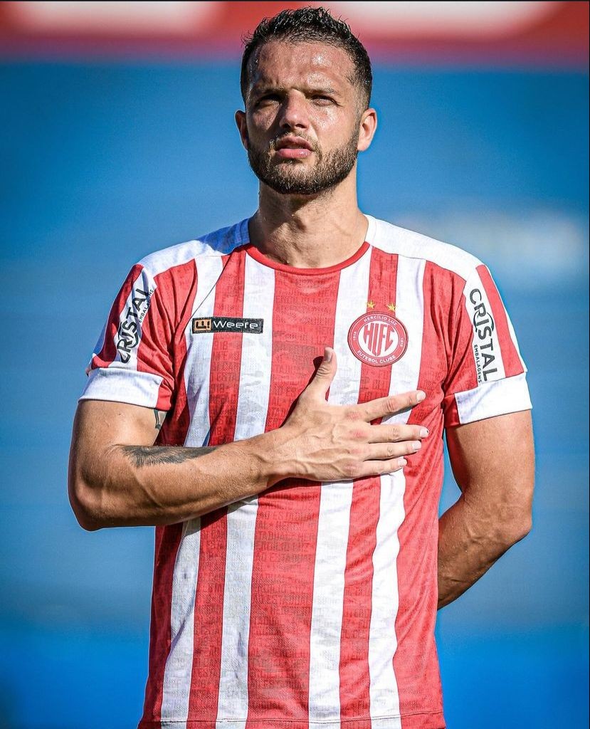 Volta Redonda anuncia contratação do zagueiro Léo Rigo | Ge