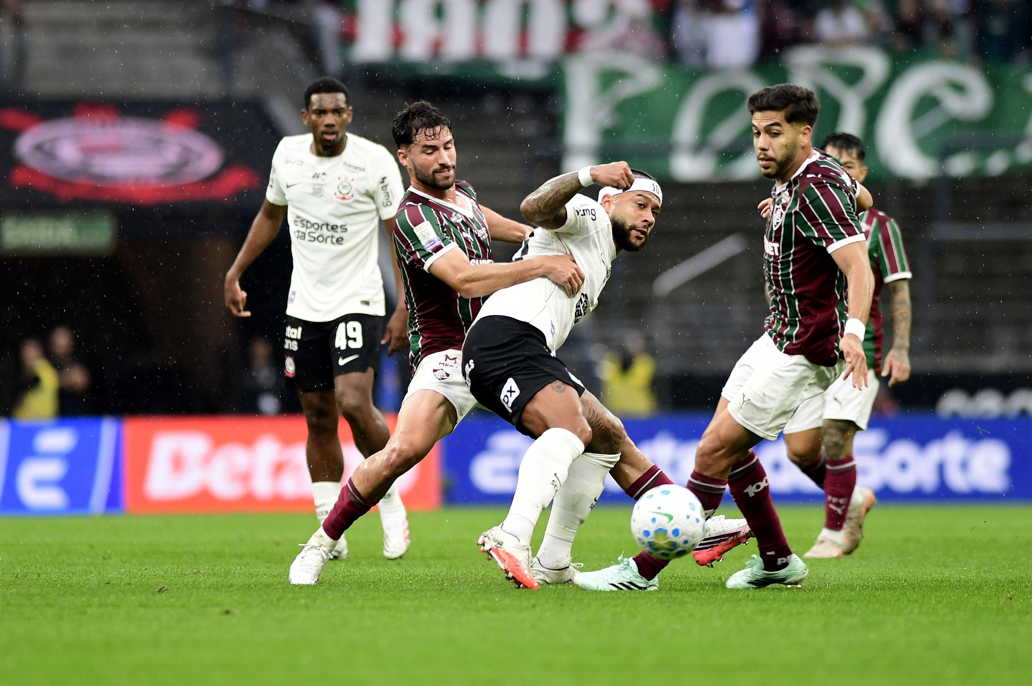 Martinelli coroa convocação com atuação de gala em vitória do Fluminense