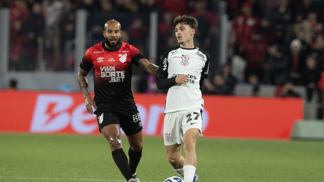 Breno Bidon e Patrick em Athletico x Corinthians