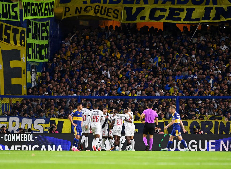 Jogadores do Vasco comemoram gol de Adson contra o Boca � Foto: REUTERS/Agustin Marcarian