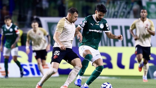 Análise: Vasco erra execução de estratégia e é atropelado pelo Palmeiras em 23 minutos - Foto: (Marcello Zambrana/AGIF)