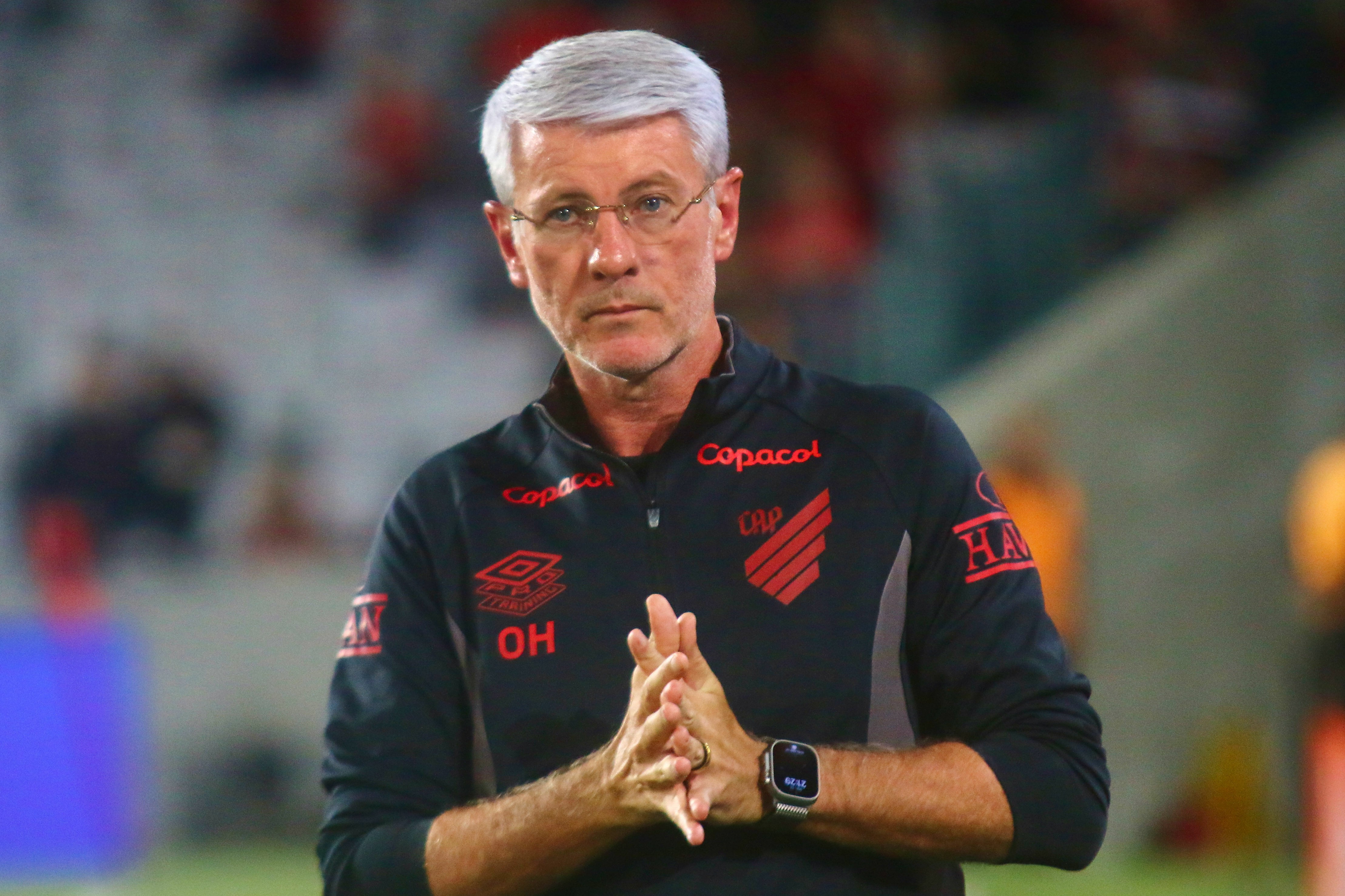 Odair cita ambiente de cobrança no Athletico após empate na Copa do Brasil: "Manter a humildade"