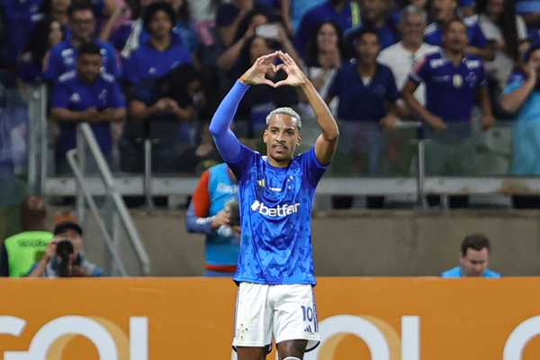 Matheus Pereira assina contrato com Cruzeiro até 2026