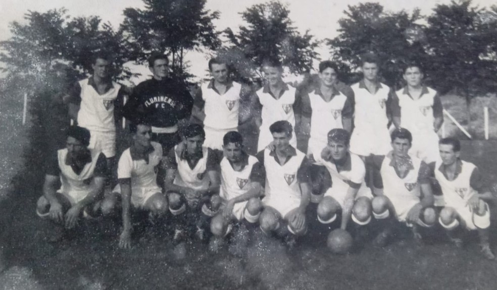 Registro dos primeiros time do Fluminense de Mato Leitão — Foto: Arquivo pessoal