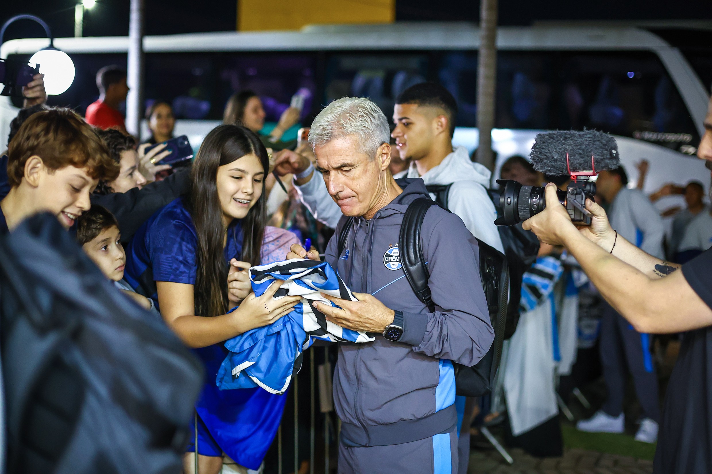 Luís Castro admite preocupação com atuação do Grêmio em derrota para a Chapecoense