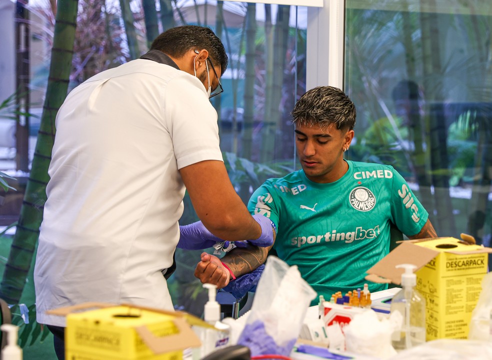 Facundo Torres faz exames na pré-temporada do Palmeiras — Foto: Fabio Menotti/Palmeiras