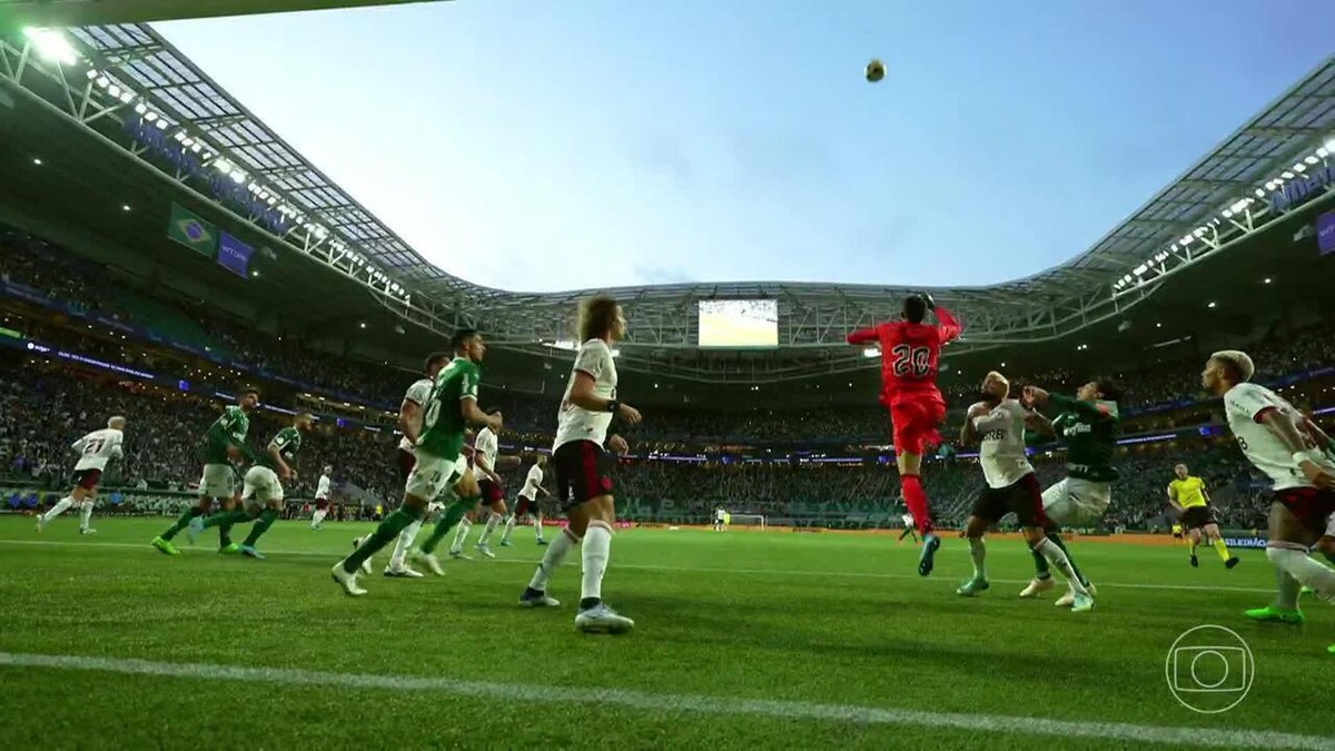 Com polêmica por paradinha, Flamengo vence Palmeiras nos pênaltis