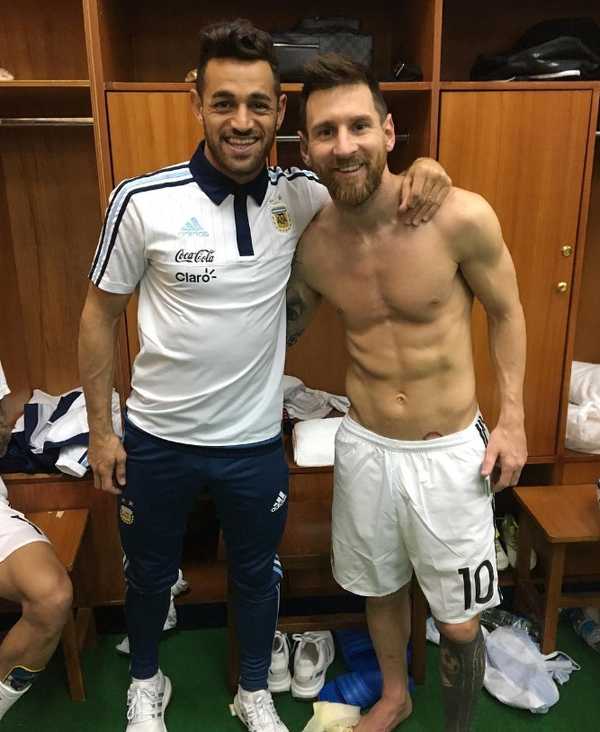 Atacante do Lanús adota dieta de Messi para enfrentar o Cruzeiro com sucesso.
