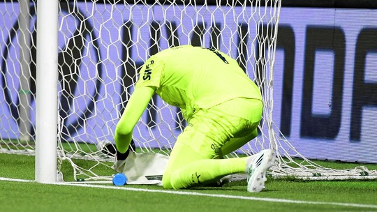 Carlos Miguel despista sobre "cola" para pegar pênalti no Palmeiras: "Não conto para ninguém"