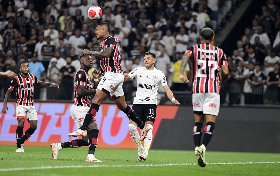 Diego Costa - Corinthians x São Paulo — Foto: Marcos Ribolli
