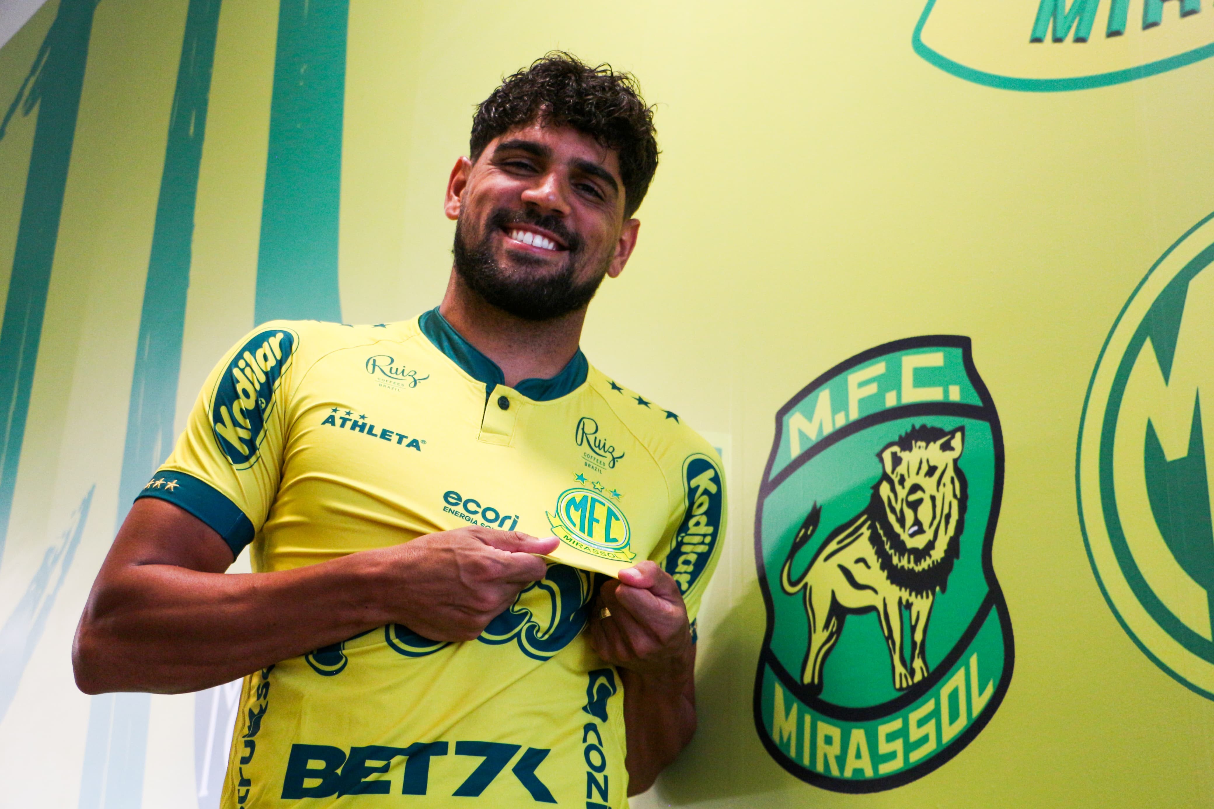 Lateral Daniel Borges acerta retorno para quarta passagem pelo Mirassol ...