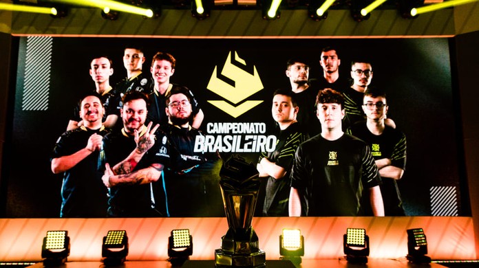 Avalanche Gaming - HOJE É DIA DE RAINBOW SIX!!! Nossa line Academy vai  jogar contra a Os Bruxos Game pela semi final da Liga Six Amadora e  contamos com a torcida de