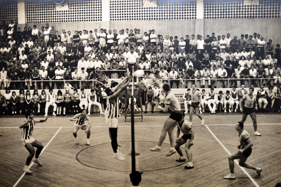 Equipe de vôlei do Santos lotava o ginásio mesmo durante os jogos do time de futebol — Foto: Roberto Douglas Machado/Arquivo pessoal