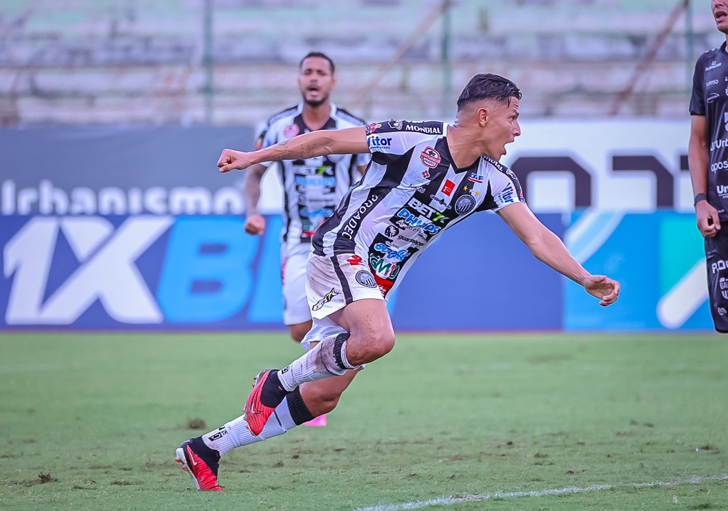 Neto Paraíba supera lesão, marca gol na volta e homenageia o seu novo ...