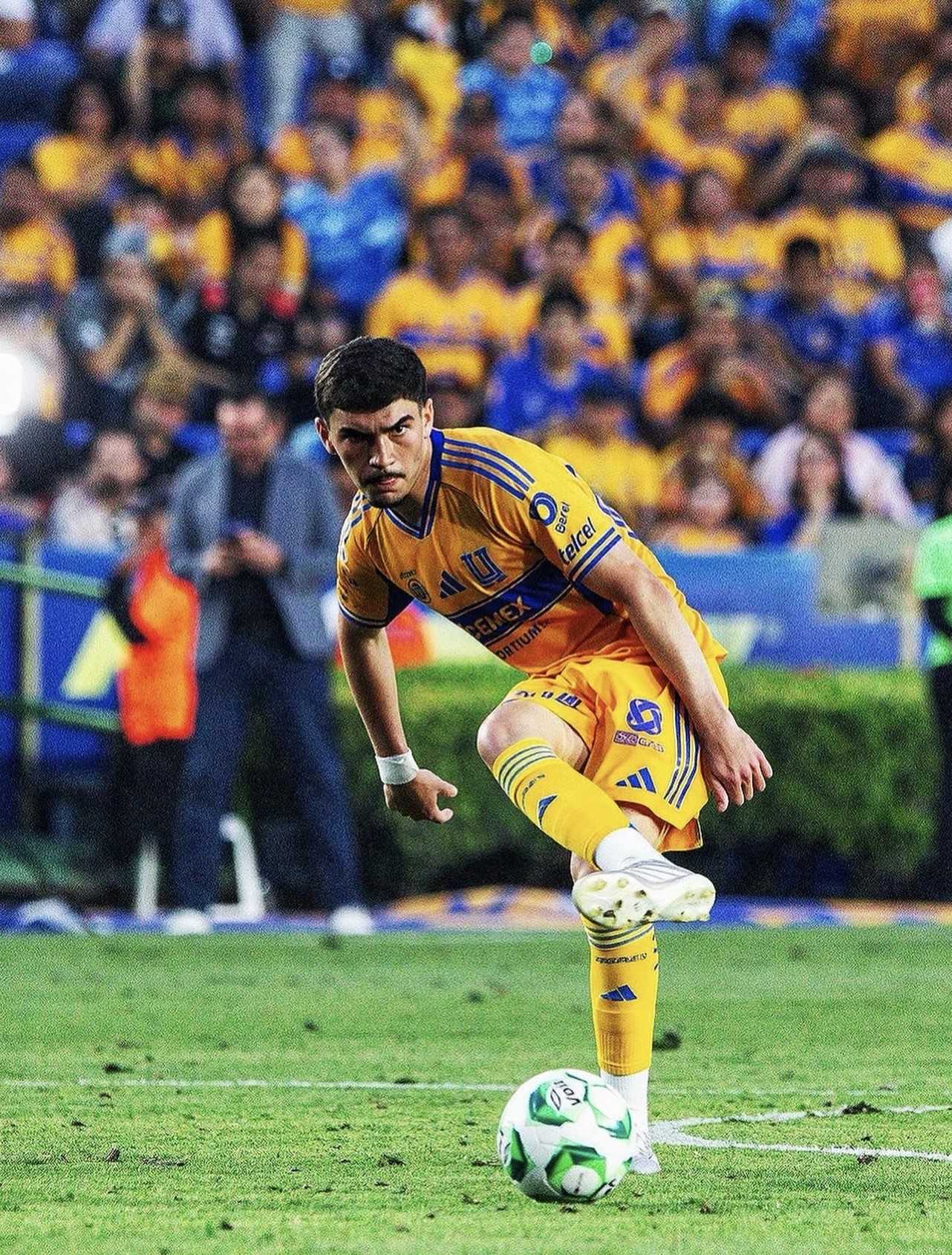 Volante trocou o Botafogo pelo futebol mexicano aos 18 anos para jogar com Gignac e por chance na seleção | Ge